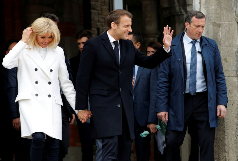 © Reuters. FILE PHOTO: French President Emmanuel Macron and his wife Brigitte leave after casting their ballots during the European Parliament Elections, in Le Touquet