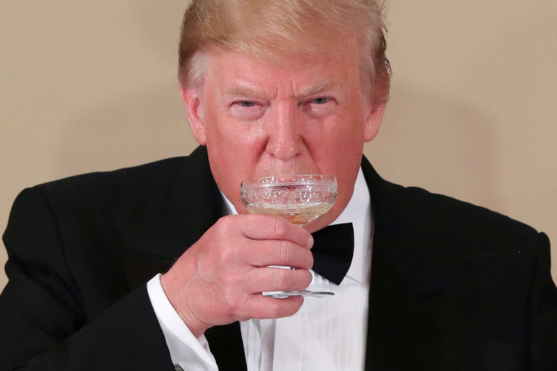 © Reuters. Presidente dos EUA, Donald Trump, durante banquete no Palácio Imperial em Tóquio