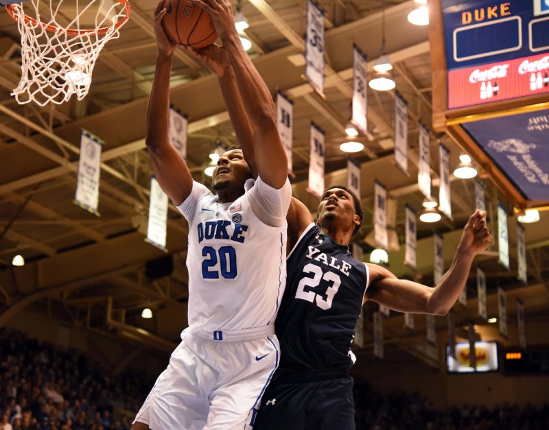 © Reuters. FILE PHOTO: NCAA Basketball: Yale at Duke