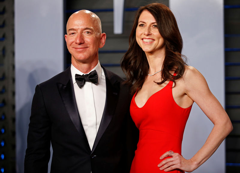 © Reuters. Jeff e Mackenzie Bezos