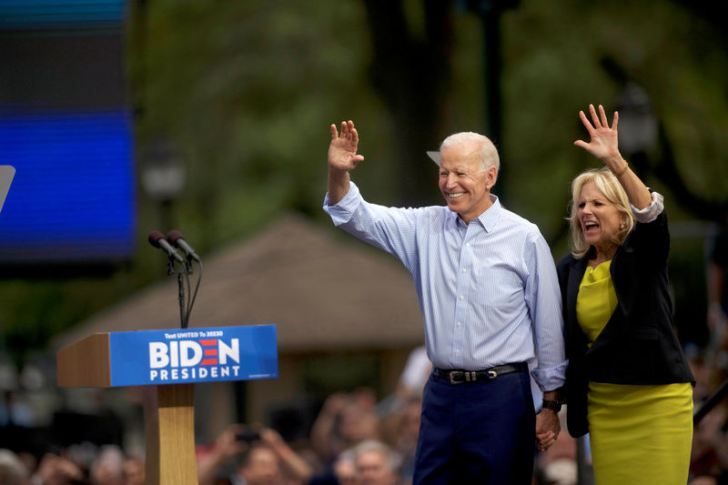 © Reuters. Democratic 2020 U.S. presidential candidate and former Vice President Joe Biden and wife, Dr. Jill Biden wave to supporters after speaking during a campaign stop in Philadelphia