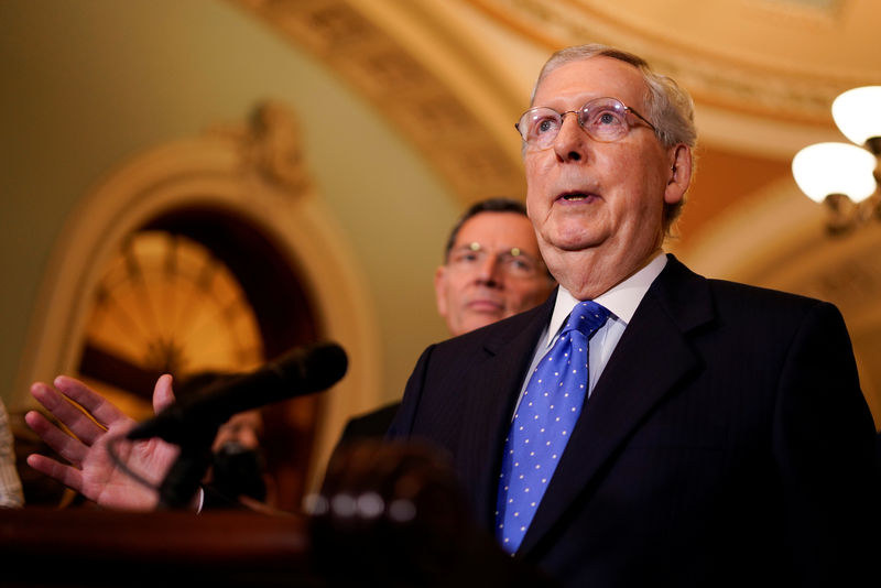 © Reuters. Senate Majority Leader Mitch McConnell speaks with reporters following the weekly policy luncheons on Capitol Hill