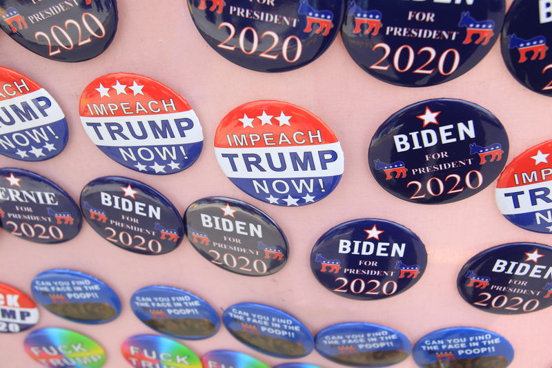 © Reuters. FILE PHOTO: Biden for President campaign buttons and Impeach Trump Now buttons are seen for sale as U.S. Democratic presidential candidate and former Vice President Biden meets union workers campaigning for 2020 Democratic presidential nomination in Pittsb