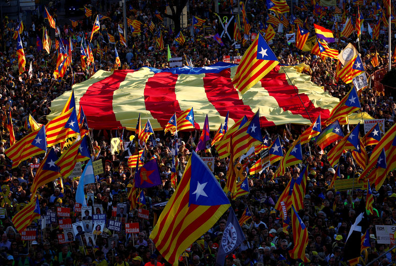 © Reuters. Manifestantes participam de ato promovido por separatistas catalães em Madri