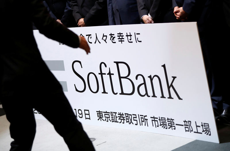 © Reuters. SoftBank Corp. placard is prepared during a ceremony to mark the company's debut on the Tokyo Stock Exchange in Tokyo