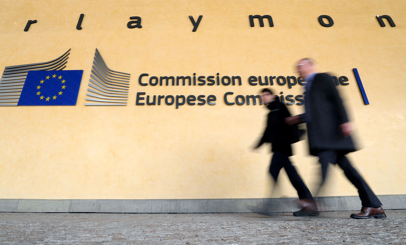 © Reuters. FILE PHOTO: People walk past the European Commission headquarters in Brussels