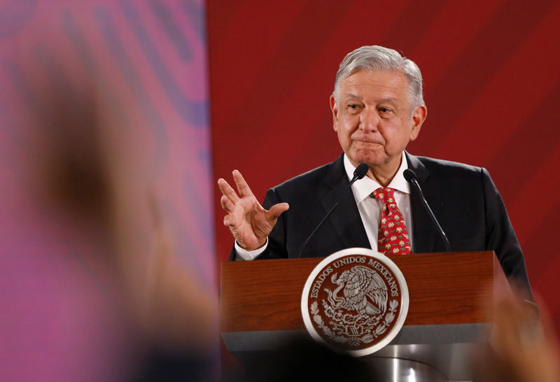 © Reuters. FILE PHOTO: Mexico's President Andres Manuel Lopez Obrador gestures during a news conference at the National Palace in Mexico City