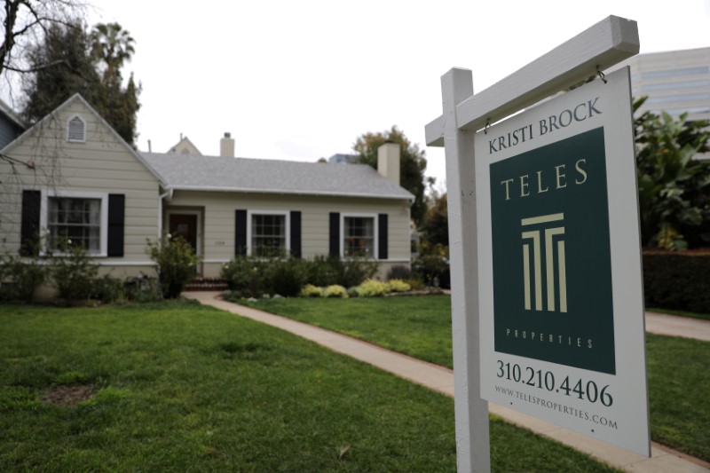 © Reuters. FILE PHOTO: A home for sale in Santa Monica