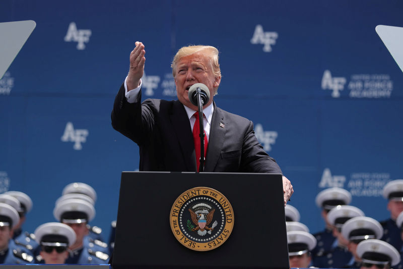 © Reuters. U.S. President Trump attends U.S. Air Force Academy's graduation ceremony in Colorado, Springs, Colorado