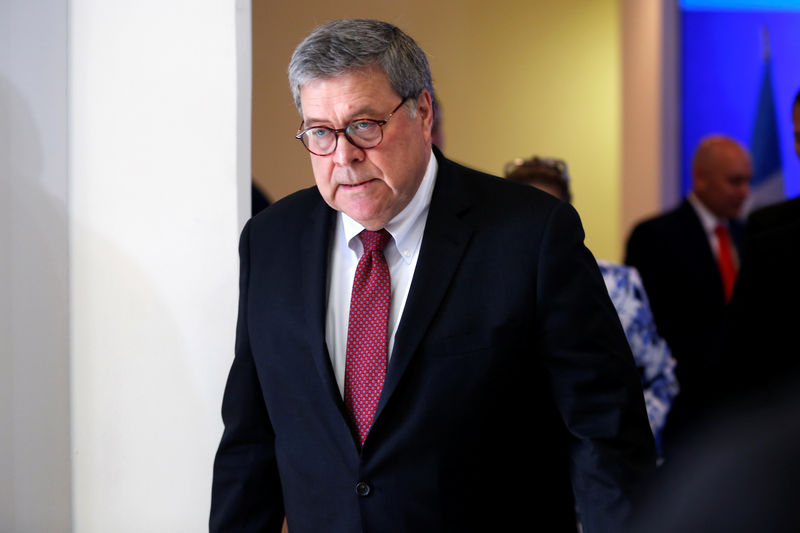 © Reuters. U.S. Attorney General William Barr leaves after a meeting with Attorney Generals of Northern Triangle of Central America in San Salvador