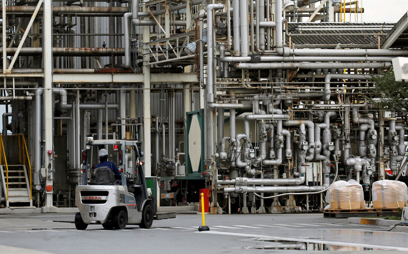 © Reuters. Man works in a factory at the Keihin industrial zone in Kawasaki