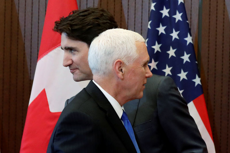 © Reuters. Canada's PM Trudeau and U.S. Vice President Pence take part in a welcoming ceremony on Parliament Hill in Ottawa