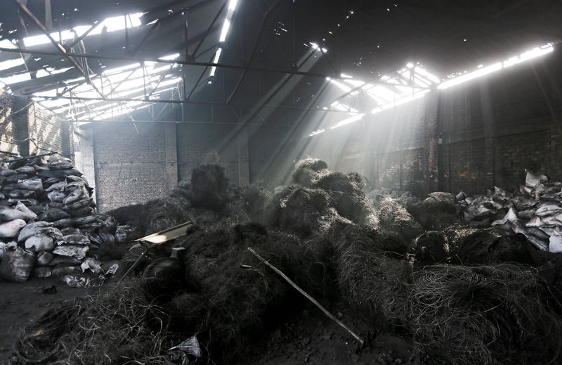 © Reuters. Steel wire recovered after the pyrolysis process of used tyres is seen at a unit in Jokhabad