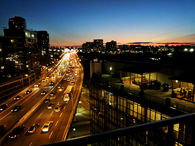 © Reuters. Condo buildings line both sides of Gardiner Expressway in downtown Toronto