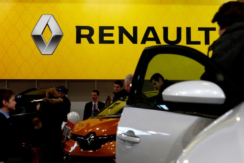 © Reuters. CONSEIL DE RENAULT MARDI POUR DISCUTER D'UNE FUSION AVEC FIAT