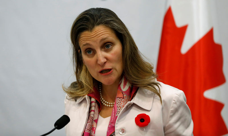 © Reuters. Canadian Foreign Minister Chrystia Freeland attends a joint news conference with Palestinian Foreign Minister Riyad al-Maliki  in Ramallah, in the occupied West Bank