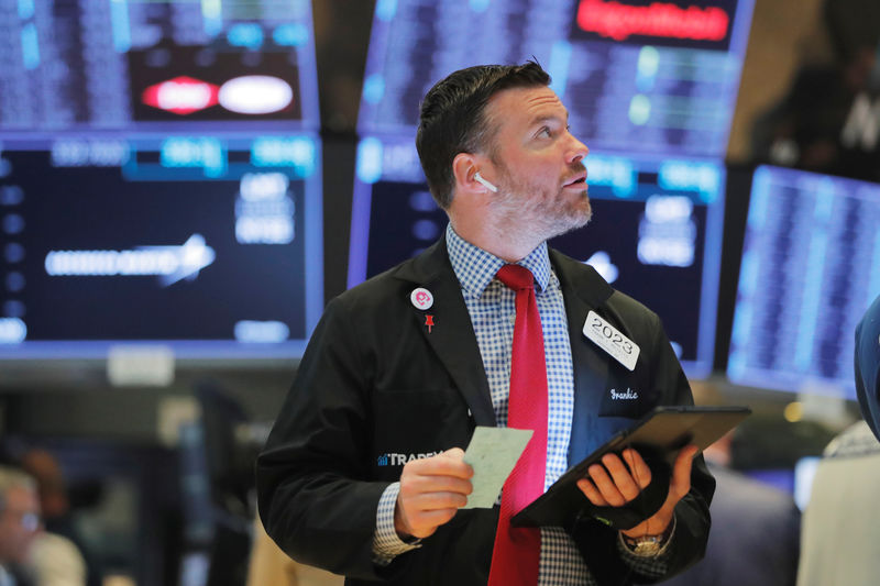 © Reuters. Traders work on the floor of the New York Stock Exchange shortly after the opening bell in New York