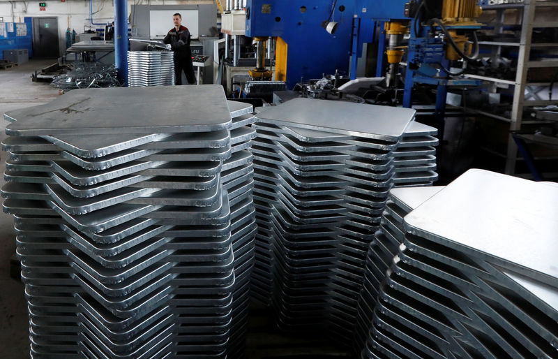 © Reuters. An employee works on the production of traffic signs at a factory of KrasDorZnak in Krasnoyarsk region