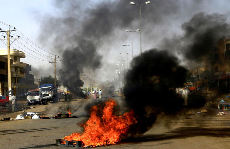 © Reuters. إعلان قوى الحرية والتغيير يوقف الاتصالات مع المجلس العسكري السوداني