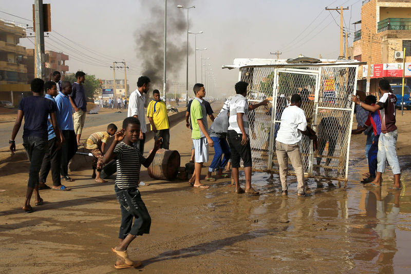 © Reuters. مفوضة الأمم المتحدة لحقوق الإنسان تطالب السودان بوقف الهجمات على المحتجين