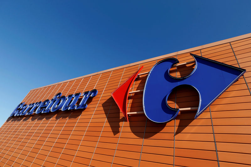 © Reuters. FILE PHOTO: A Carrefour logo is seen on a Carrefour Hypermarket store in Toulouse