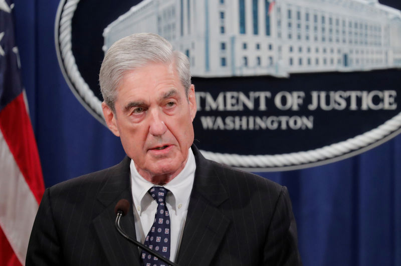 © Reuters. FILE PHOTO: U.S. Special Counsel Mueller speaks about Russia investigation at the Justice Department in Washington