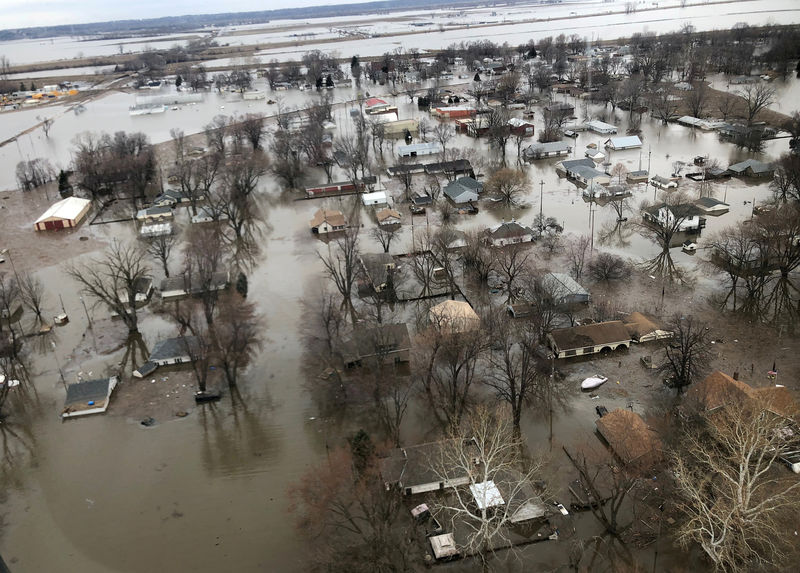 © Reuters. FILE PHOTO: Flood damage is shown in this earial photo in Percival, Iowa