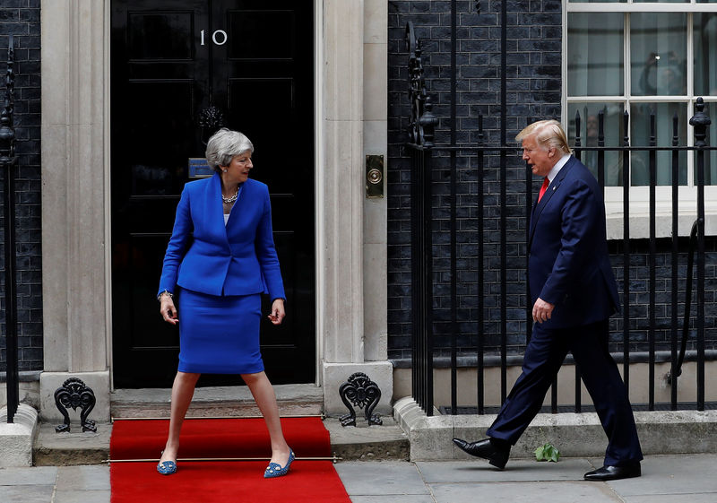 © Reuters. Presidente dos EUA, Donald Trump, e premiê do Reino Unido, Theresa May