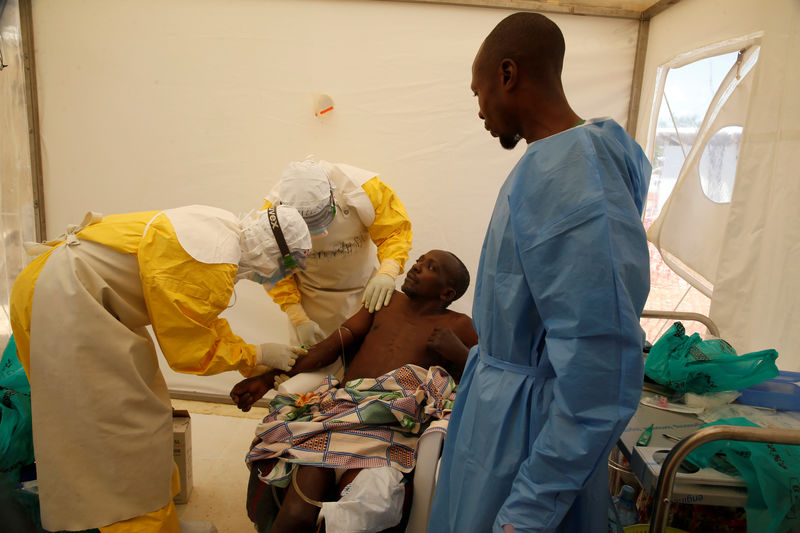 © Reuters. حالات الإصابة بالإيبولا في الكونجو تتجاوز ألفي حالة