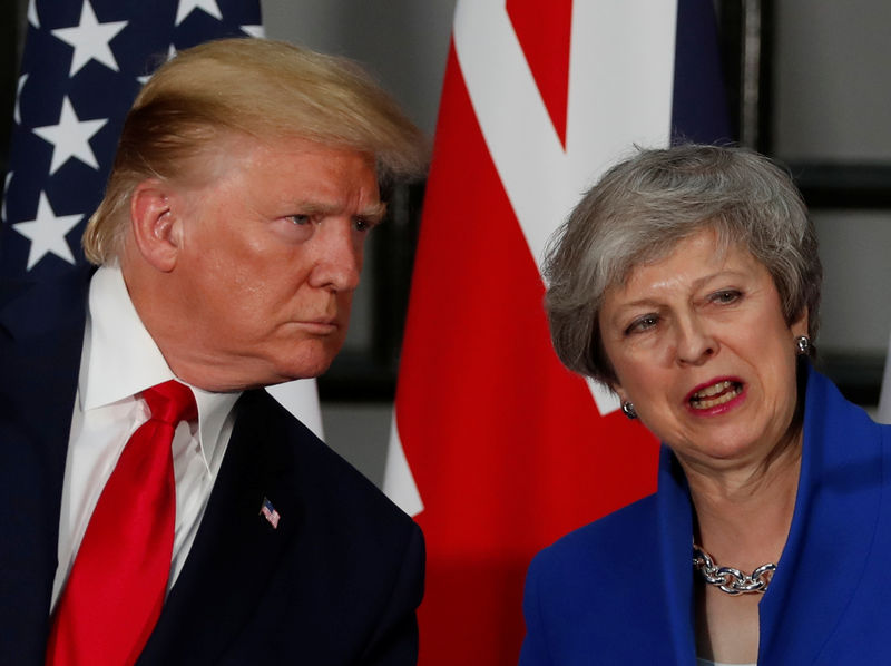 © Reuters. Presidente dos EUA, Donald Trump, ao lado da premiê britânica, Theresa May, durante entrevista coletiva em Londres