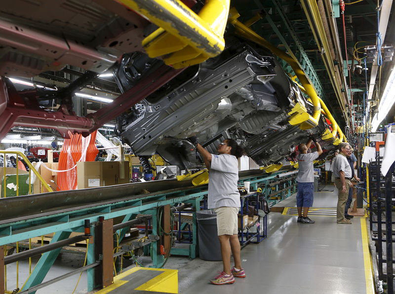 © Reuters. تراجع طلبيات مصانع أمريكا في أبريل والشحنات تسجل أكبر هبوط في عامين
