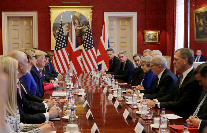 © Reuters. U.S. President Donald Trump visits Britain