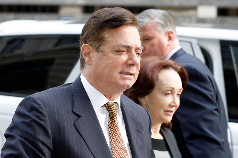 © Reuters. FILE PHOTO: President Trump's former campaign manager Paul Manafort arrives at a hearing