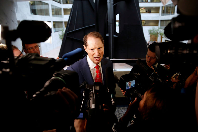 © Reuters. FILE PHOTO: Senator Ron Wyden (D-OR) arrives for a Senate Intelligence Committee hearing evaluating Russian interference in U.S. elections