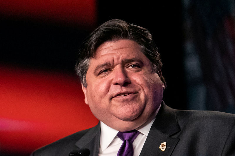 © Reuters. FILE PHOTO: lllinois Governor J.B. Pritzker delivers remarks at the North America's Building Trades Unions (NABTU) 2019 legislative conference in Washington