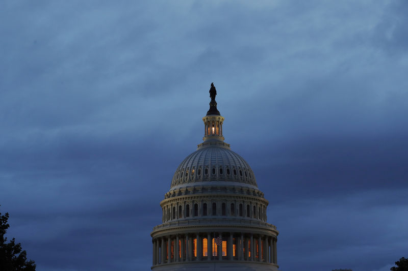 © Reuters. FILE PHOTO: Storm clouds swirl over the U.S. Capitol building in Washington