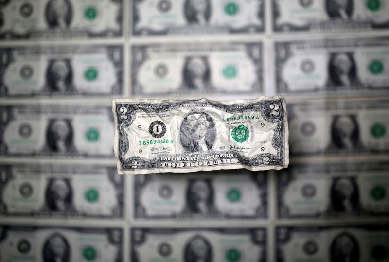 © Reuters. U.S. dollar banknote is seen in this picture illustration