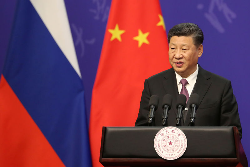 © Reuters. Imagen de archivo del presidente de China, Xi Jinping, pronunciando un discurso durante una ceremonia de la Universidad Tsinghua en el Friendship Palace en Pekín