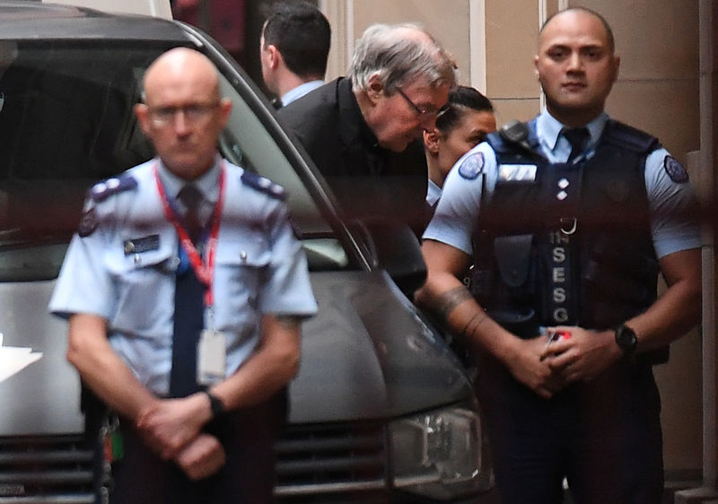 © Reuters. Cardeal George Pell, ex-tesoureiro do Vaticano, chega a tribunal de Melbourne