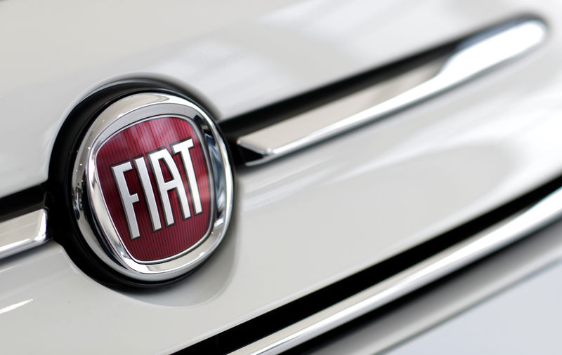 © Reuters. The logo of Fiat carmaker is pictured at a dealership in Orvault near Nantes