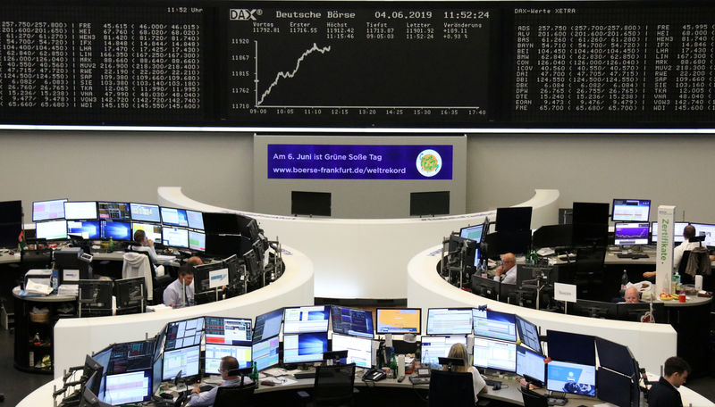 © Reuters. The German share price index DAX graph at the stock exchange in Frankfurt