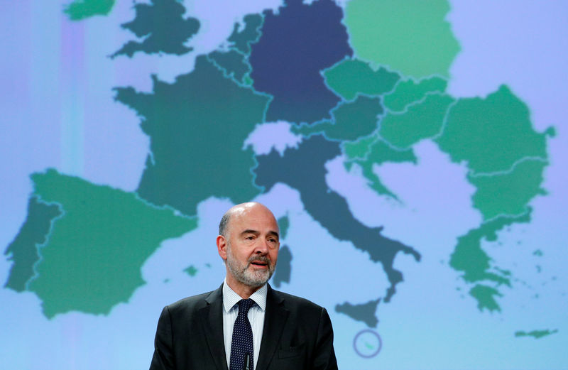 © Reuters. EU Commissioner Moscovici presents the EU executive's economic forecasts in Brussels