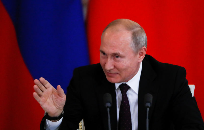 © Reuters. Russian President Vladimir Putin meets his Chinese counterpart Xi Jinping in Moscow