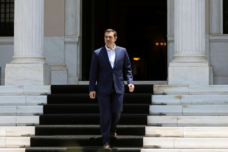 © Reuters. Greek Prime Minister Alexis Tsipras exits the Maximos Mansion to make a media statement in Athens