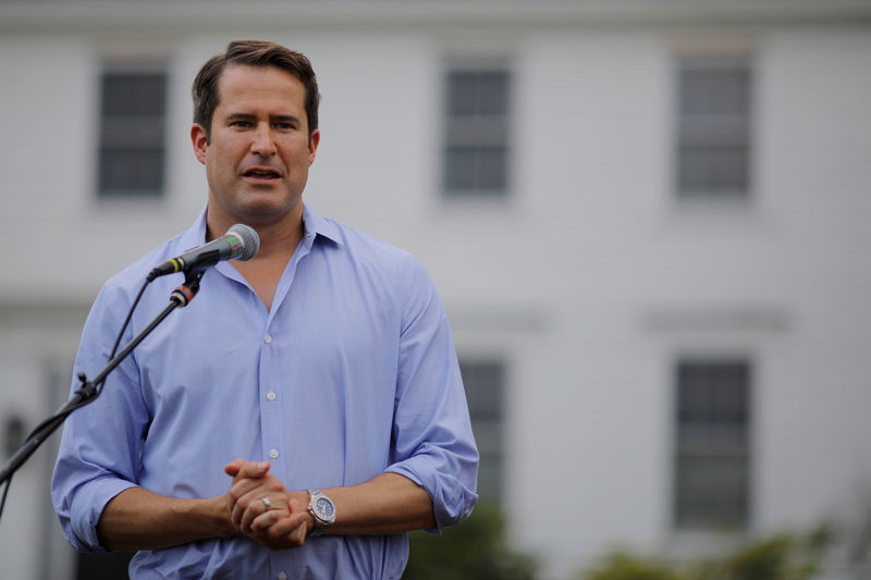 © Reuters. FILE PHOTO: U.S. Congressman Seth Moulton (D-MA) speaks at a Merrimack County Democrats Summer Social in Bow