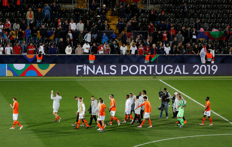 © Reuters. هولندا تواجه البرتغال في نهائي دوري الأمم الأوروبية عقب انتصار كبير على إنجلترا