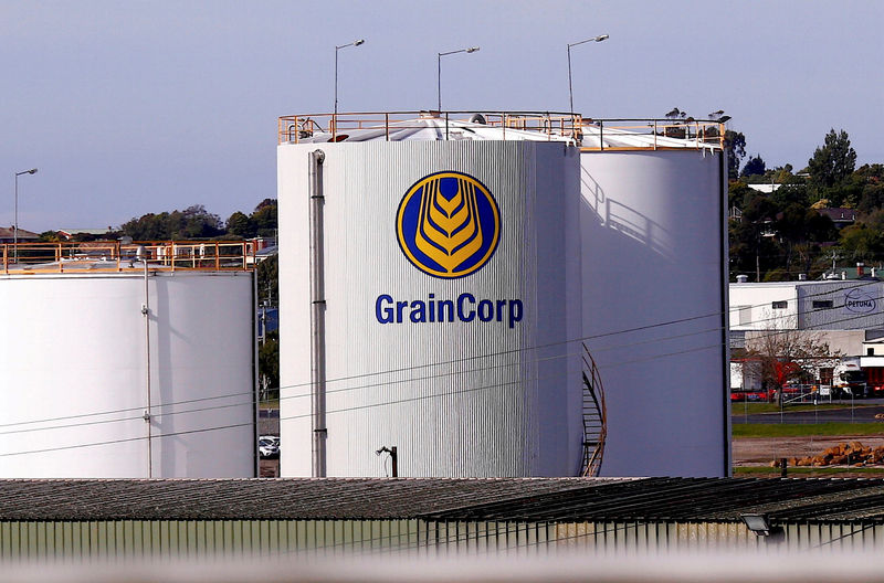© Reuters. FILE PHOTO: A silo bearing the logo of GrainCorp Ltd is seen in the Tasmanian town of Devonport