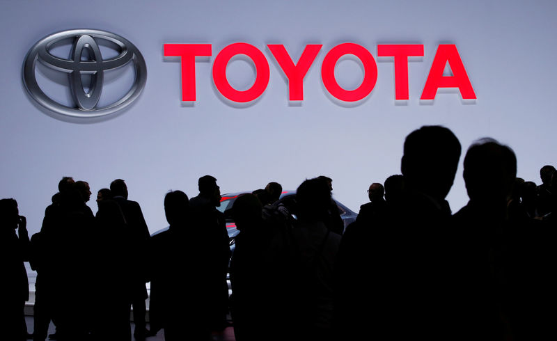 © Reuters. FILE PHOTO: A Toyota logo is displayed at the 89th Geneva International Motor Show in Geneva