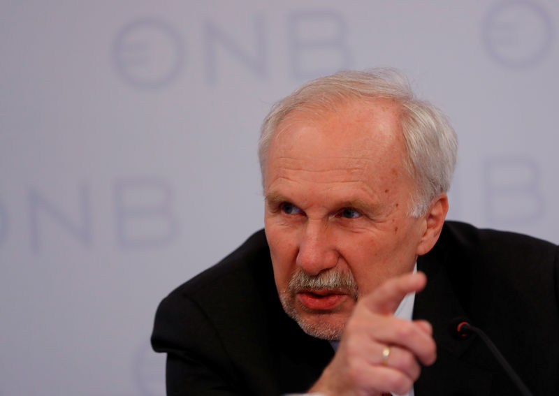 © Reuters. ECB Governing Council member Nowotny addresses a news conference in Vienna