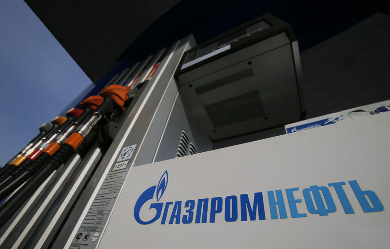 © Reuters. Логотип Газпромнефти на АЗС компании в Москве